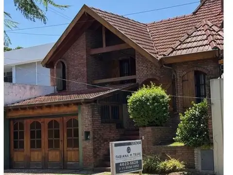 Castelar Norte a 100m de Sarmiento Impecable chalet