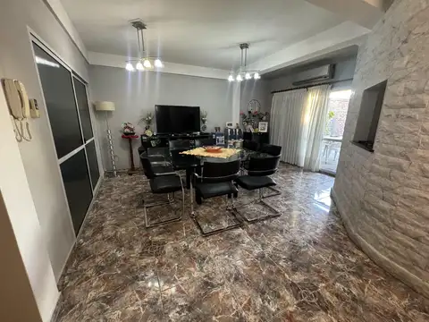 calle 14 entre 159 y 160 , berisso 3670