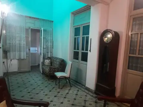 Venta casa céntrica sobre esquina