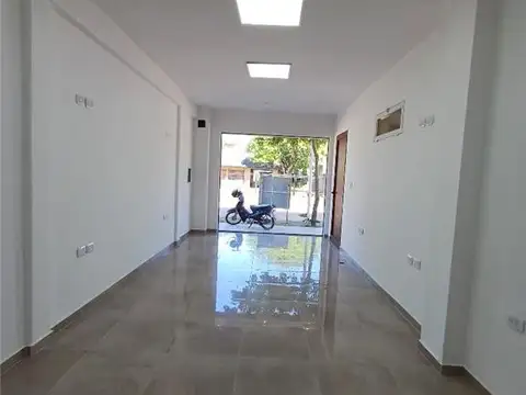 Pringles 1600, Piso P.B.