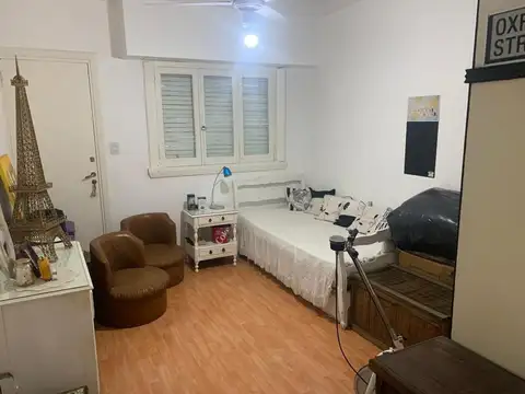 AMPLIO Y EXCELENTE TIPO CASA SOBRE AV. GALICIA