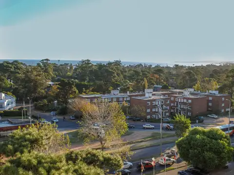 Apartamento tres dormitorios en venta- Roosevelt