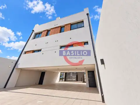 VENTA IMPECABLE DÚPLEX A ESTRENAR CON COCHERA Y JARDÍN EN CARAPACHAY