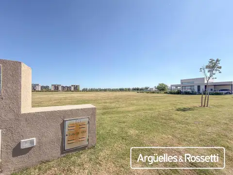 Avenida San José de Calasanz  al 9500