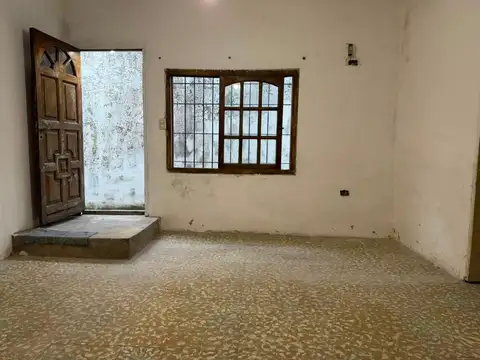 CASA EN VENTA A REFACCIONAR- PERMUTA