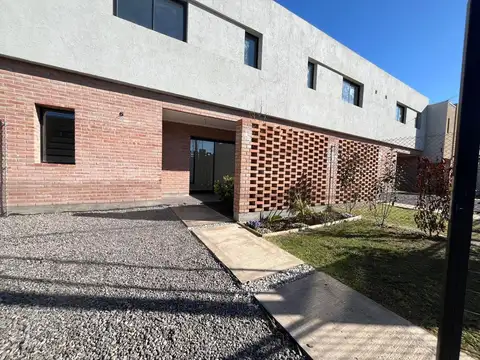 Casa 3 ambientes con 3 baños