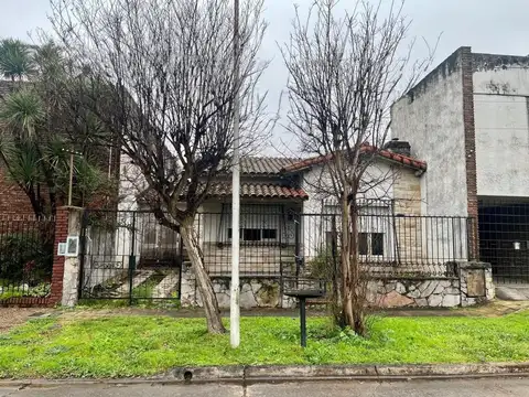 Chalet a reciclar en excelente ubicacion