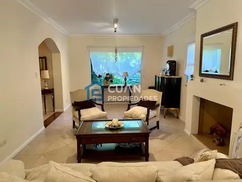 Casa en Venta con 4 cocheras