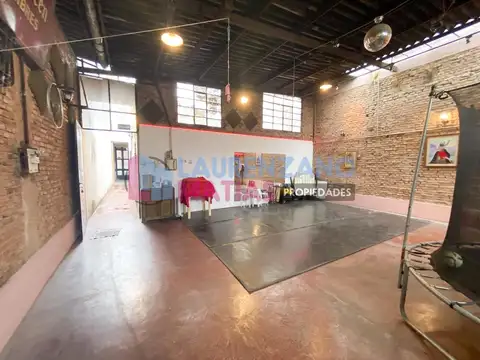 LOCAL CON ENTRADA INDEPENDIENTE DE 166 m² - VILLA PUEYRREDON