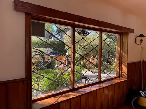 Casa en Alquiler con 3 cocheras