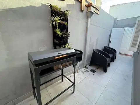 PH DOS AMBIENTES, CON PATIO. LA PERLA.