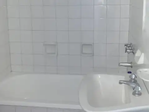 REGIMIENTO 11 1229 - CASA 1 DORMITORIO CON PATIO