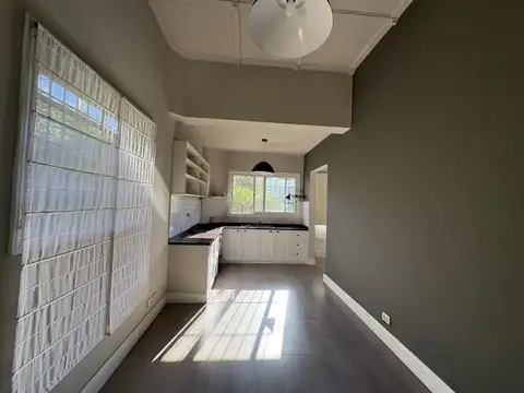 Casa 5 ambientes con 1 baño