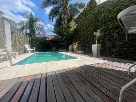 VENTA DE CASA EN BANFIELD CENTRO /APTA CRÉDITO