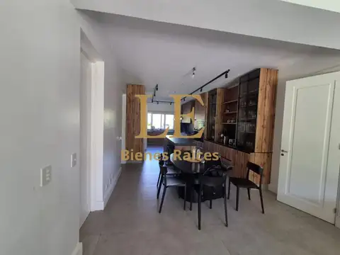 Casa en Alquiler Temporal con 6 cocheras