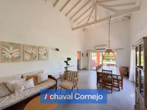 Casa 4 ambientes con 2 baños
