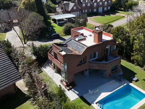 Casa sobre GOLF 3/4 dorm. Reciclada impecable estado Super Luminosa para mudarte YA 