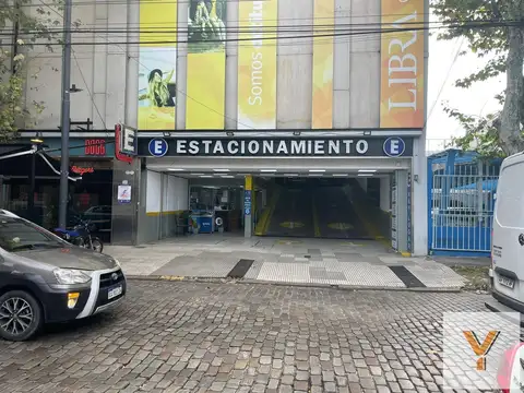 Blanco Encalada e/ Montañeses y Arribeños
