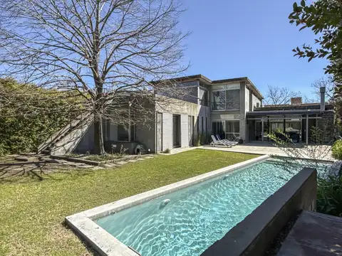 VENTA - Nueva Casa en Santa Maria de los Olivos - 6 ambientes - Pileta
