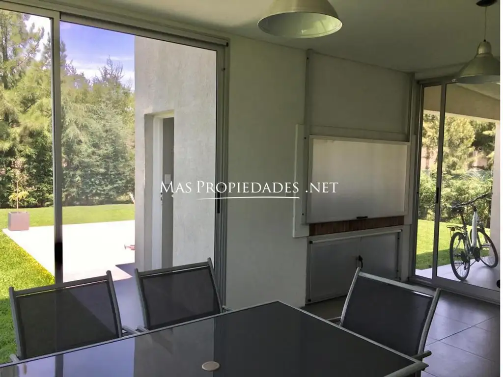 Casa en Venta - Las Golondrinas