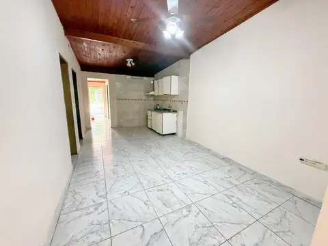 Casa 4 ambientes con 1 baño