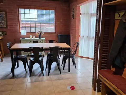 Depto Tipo Casa en Alquiler de 4 ambientes