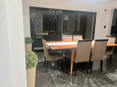 Casa en venta con pileta en Av Monseñor Pablo Cabrera 