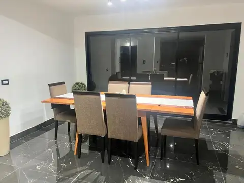 Casa en venta con pileta en Av Monseñor Pablo Cabrera