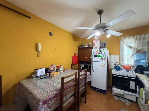 CUATRO AMBIENTES EN VENTA ESCALERA 4 A BARRIO PIEDRABUENA