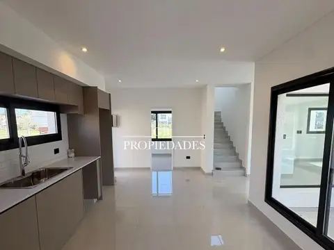 Venta de Casa 5 Ambientes en Santa Elisa, Pilar