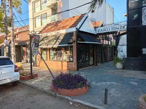 LOCAL COMERCIAL A LA CALLE EN CENTRO HAEDO