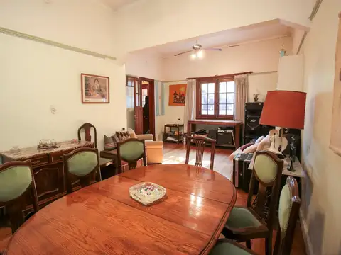 VENTA CASA 4 AMBIENTES CON JARDIN en Villa Pueyrredon