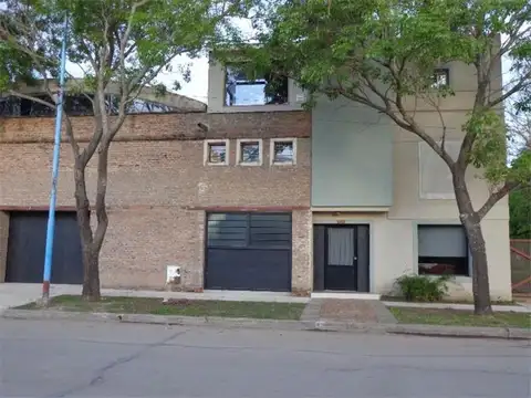 Venta Casa P-Baja con 1er y 2do nivel.galpon lindante cons