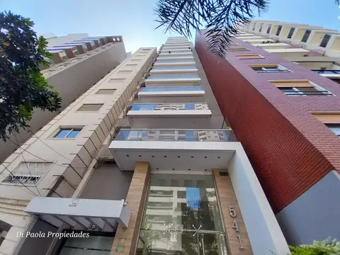 Lujoso piso alto con cochera y baulera