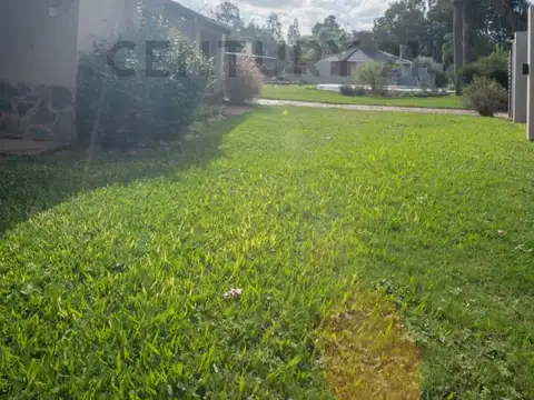 Casa en Venta con 2 cocheras