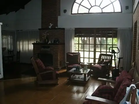 Casa en Venta con 2 cocheras