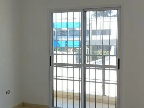 Casa en Alquiler en Villa Ballester, $ 650.000