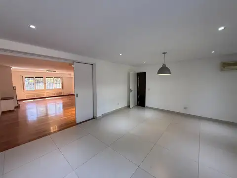 Casa 5 ambientes con 4 baños