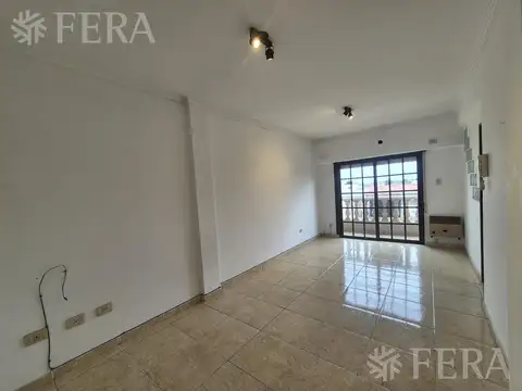 Venta departamento 3 ambientes con balcón en Wilde