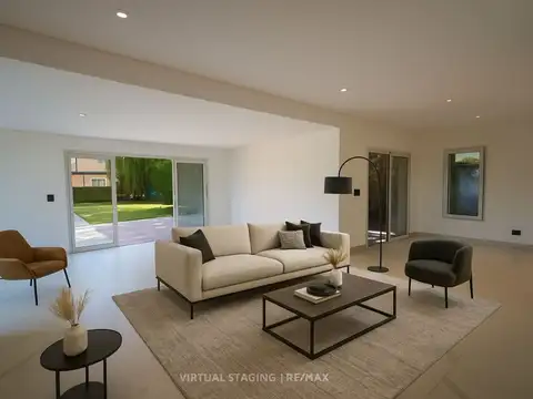 Casa en Venta con 3 cocheras