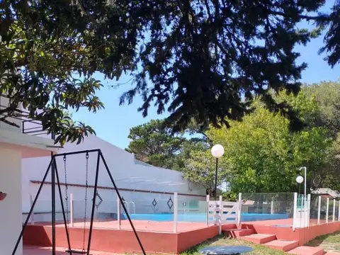 Casa en venta - 5 Dormitorios 3 Baños - Mar de Ajó