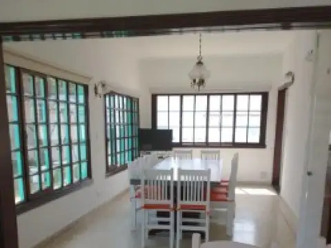 Casa en venta - 5 Dormitorios 3 Baños - Mar de Ajó