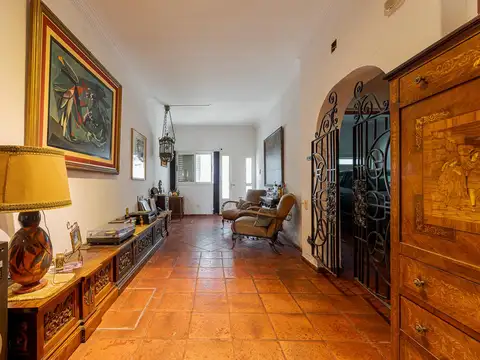 Casa 6 ambientes con 2 baños