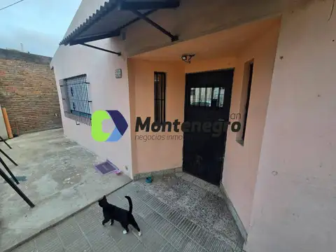 Casa 4 ambientes con 2 baños