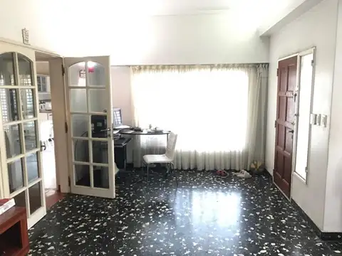 Casa en Venta con 6 cocheras