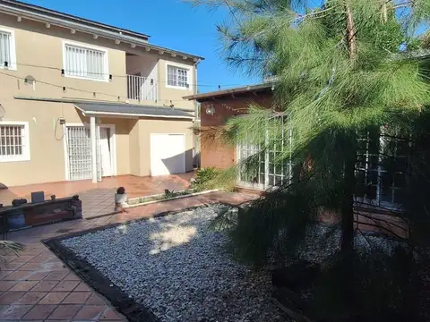 Casa en venta, Garin centro.