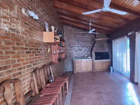 Casa en venta, Garin centro.