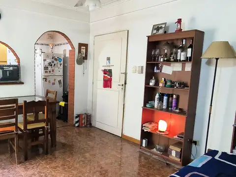 OPORTUNIDAD!!! DOS AMBIENTES EN PLENA ZONA COMERCIAL DE FLORES