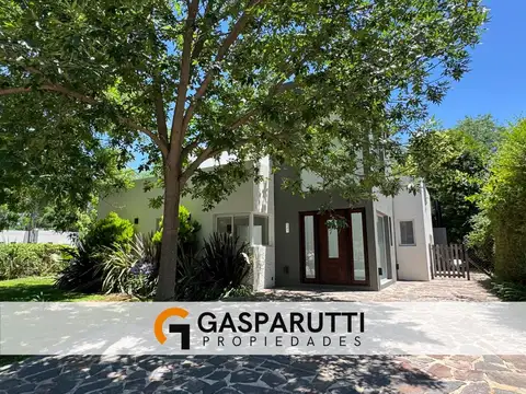 Casa en Venta con 3 cocheras