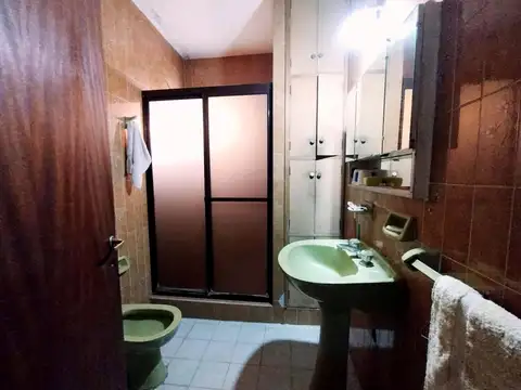 Casa 6 ambientes con 3 baños